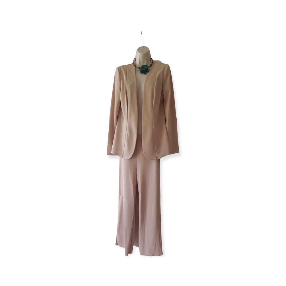 Ladies pant suit in beige